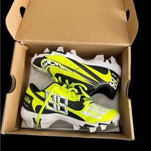 Nike Black and Yellow Sneakers Dynamic Design